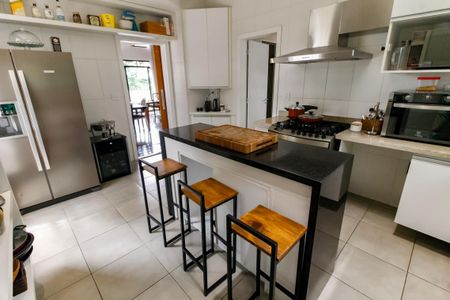 Apartamento à venda com 375m², 4 quartos e 3 vagasCozinha - Armários