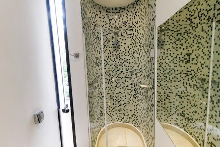 Apartamento à venda com 375m², 4 quartos e 3 vagasBanheiro da Suíte 1 - chuveiro