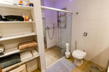 Apartamento à venda com 375m², 4 quartos e 3 vagasBanheiro da Suíte 2