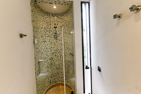 Apartamento à venda com 375m², 4 quartos e 3 vagasBanheiro Corredor - chuveiro