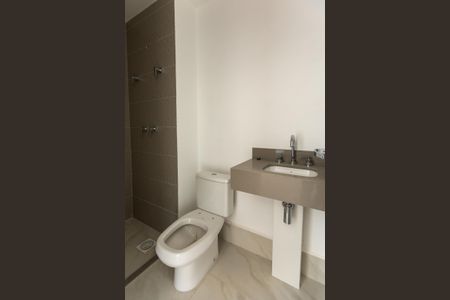 Banheiro de apartamento à venda com 1 quarto, 45m² em Taquaral, Campinas