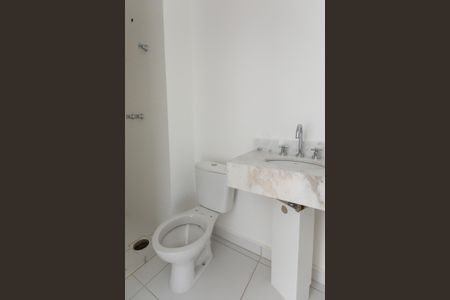 Banheiro de apartamento à venda com 1 quarto, 45m² em Taquaral, Campinas
