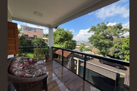 Casa à venda com 200m², 3 quartos e 3 vagas