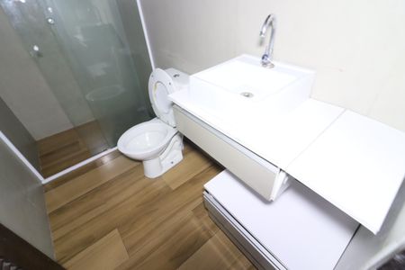 Banheiro de casa à venda com 2 quartos, 70m² em Bandeiras, Osasco