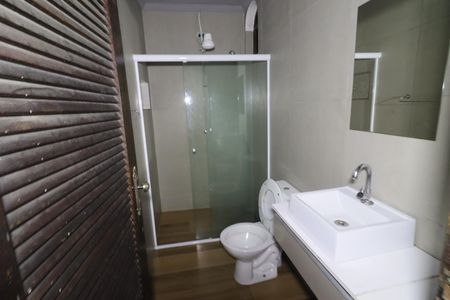 Banheiro de casa à venda com 2 quartos, 70m² em Bandeiras, Osasco