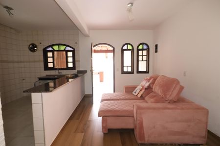 Casa à venda com 70m², 2 quartos e sem vagaSala/Cozinha