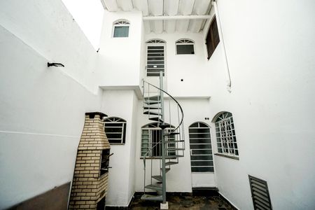 Casa para alugar com 160m², 3 quartos e 3 vagasQuintal e garagem