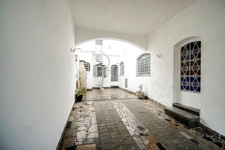 Casa para alugar com 160m², 3 quartos e 3 vagasQuintal e garagem