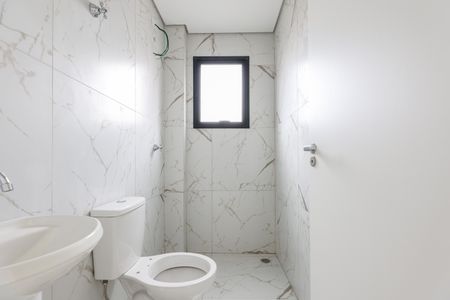 Banheiro de kitnet/studio para alugar com 1 quarto, 27m² em Jardim Clementino, Taboão da Serra