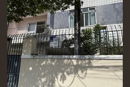 Apartamento para alugar com 77m², 2 quartos e 1 vagaFachada + plaquinha