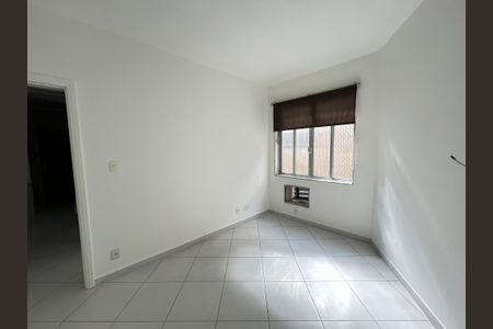 Quarto 1 de apartamento para alugar com 2 quartos, 77m² em Vila Valqueire, Rio de Janeiro