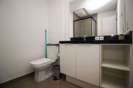 Banheiro de kitnet/studio para alugar com 1 quarto, 23m² em Centro Histórico, Porto Alegre