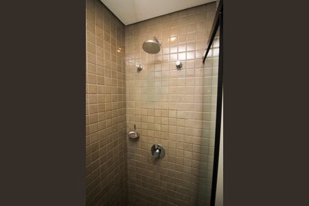 Banheiro de kitnet/studio para alugar com 1 quarto, 23m² em Centro Histórico, Porto Alegre