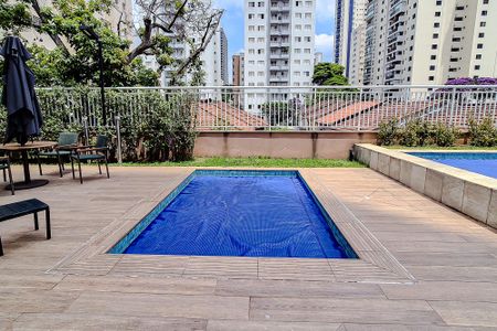 Apartamento para alugar com 133m², 3 quartos e 3 vagas Apartamento para alugar com 133m², 3 quartos e 3 vagasÁrea comum - Piscina
