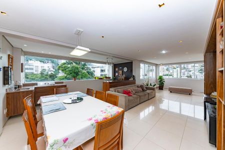 Apartamento à venda com 224m², 4 quartos e 4 vagas Apartamento à venda com 224m², 4 quartos e 4 vagasSala