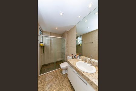 Apartamento à venda com 224m², 4 quartos e 4 vagas Apartamento à venda com 224m², 4 quartos e 4 vagasBanheiro da Suíte 2