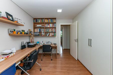 Apartamento à venda com 224m², 4 quartos e 4 vagas Apartamento à venda com 224m², 4 quartos e 4 vagasQuarto 4