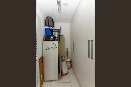 Apartamento à venda com 224m², 4 quartos e 4 vagas Apartamento à venda com 224m², 4 quartos e 4 vagasQuarto de Serviço