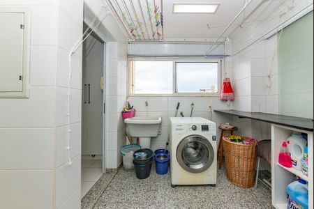 Apartamento à venda com 224m², 4 quartos e 4 vagas Apartamento à venda com 224m², 4 quartos e 4 vagasÁrea de Serviço