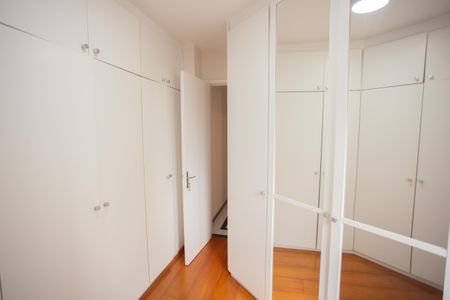 Apartamento para alugar com 76m², 2 quartos e 1 vaga Apartamento para alugar com 76m², 2 quartos e 1 vagaCLOSET