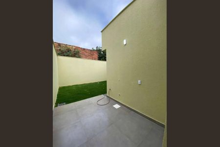 Área externa de casa à venda com 2 quartos, 75m² em Vila Marieta, São Paulo
