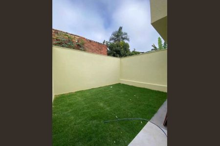 Área externa de casa à venda com 2 quartos, 75m² em Vila Marieta, São Paulo