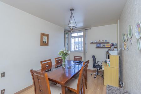 Apartamento à venda com 3 quartos, 97m² em Sagrada Família, Belo Horizonte