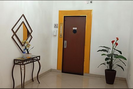 Apartamento à venda com 85m², 2 quartos e sem vaga Apartamento à venda com 85m², 2 quartos e sem vagaHall de Entrada