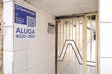 Apartamento para alugar com 48m², 2 quartos e 1 vagaPlaca instalada na fachada do condomínio - Código da placa: YIXW-1186