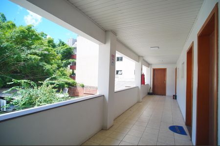 Corredor de kitnet/studio para alugar com 1 quarto, 60m² em Centro, São Leopoldo
