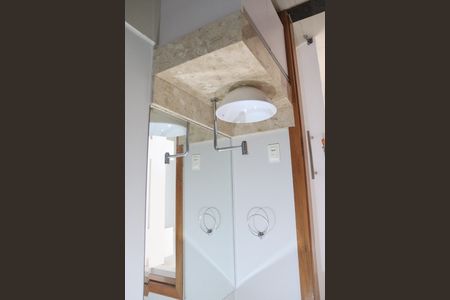 Casa de condomínio para alugar com 230m², 3 quartos e 3 vagasLavabo