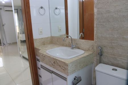 Casa de condomínio para alugar com 230m², 3 quartos e 3 vagasBanheiro da Suíte 1