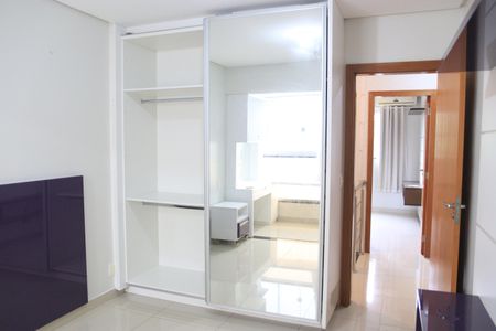 Casa de condomínio para alugar com 230m², 3 quartos e 3 vagasSuíte 02