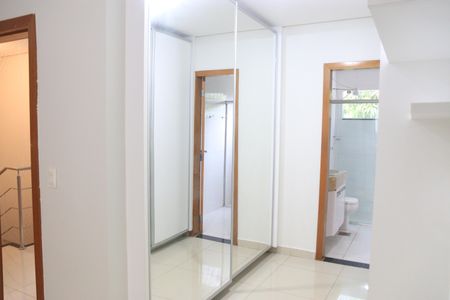 Casa de condomínio para alugar com 230m², 3 quartos e 3 vagasSuíte 01