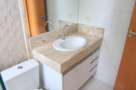 Casa de condomínio para alugar com 230m², 3 quartos e 3 vagasBanheiro da Suíte 3