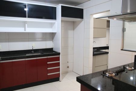 Casa de condomínio para alugar com 230m², 3 quartos e 3 vagasCozinha