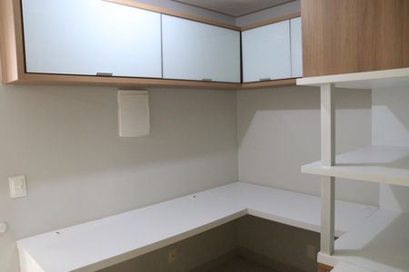 Casa de condomínio para alugar com 230m², 3 quartos e 3 vagasSala