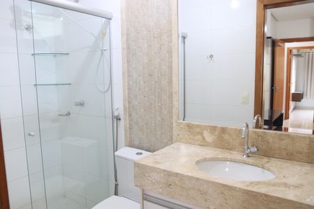 Casa de condomínio para alugar com 230m², 3 quartos e 3 vagasBanheiro da Suíte 2