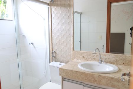 Casa de condomínio para alugar com 230m², 3 quartos e 3 vagasBanheiro da Suíte 3