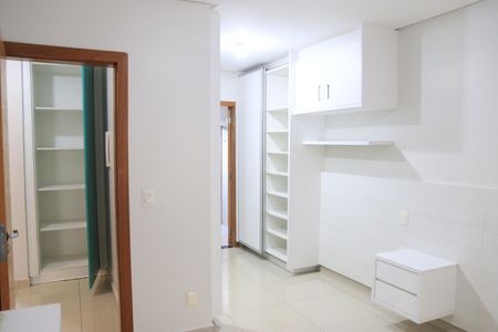 Casa de condomínio para alugar com 230m², 3 quartos e 3 vagasSuíte 01