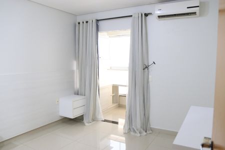 Casa de condomínio para alugar com 230m², 3 quartos e 3 vagasSuíte 01