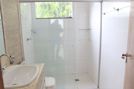 Casa de condomínio para alugar com 230m², 3 quartos e 3 vagasBanheiro da Suíte 1