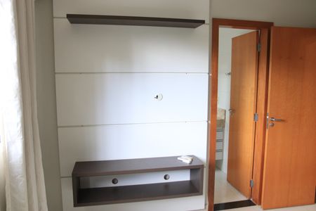 Casa de condomínio para alugar com 230m², 3 quartos e 3 vagasSuíte 03