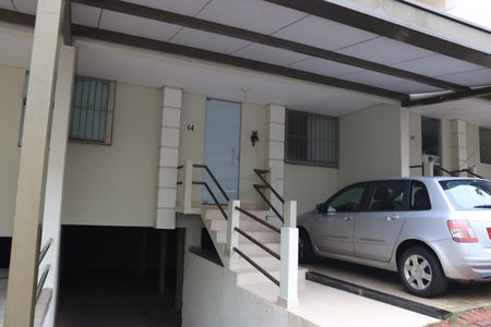Casa de condomínio para alugar com 230m², 3 quartos e 3 vagasFachada