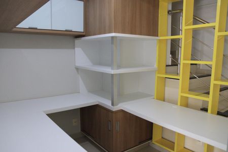 Casa de condomínio para alugar com 230m², 3 quartos e 3 vagasSala