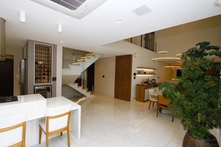 Casa à venda com 370m², 4 quartos e 5 vagasSala