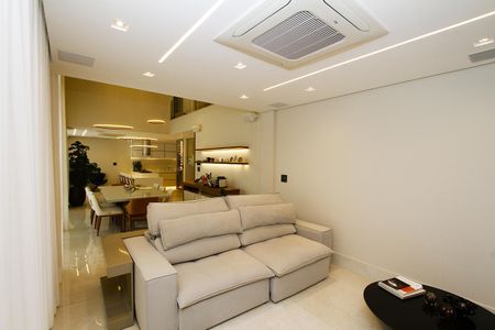 Casa à venda com 370m², 4 quartos e 5 vagasSala