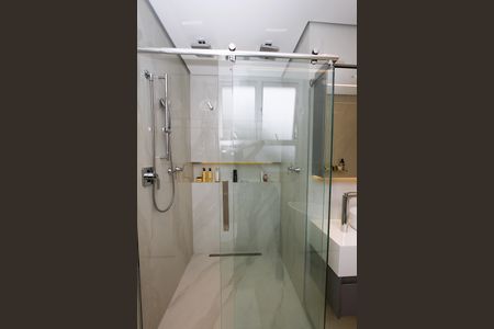 Casa à venda com 370m², 4 quartos e 5 vagasBanheiro da Suíte 1