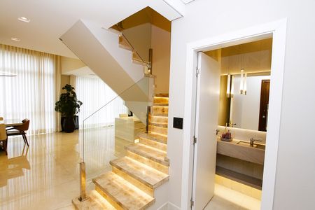 Casa à venda com 370m², 4 quartos e 5 vagasEscada