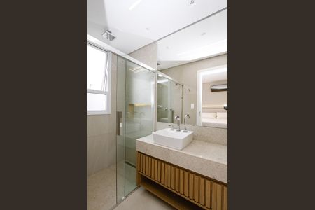 Casa à venda com 370m², 4 quartos e 5 vagasBanheiro da Suíte 2